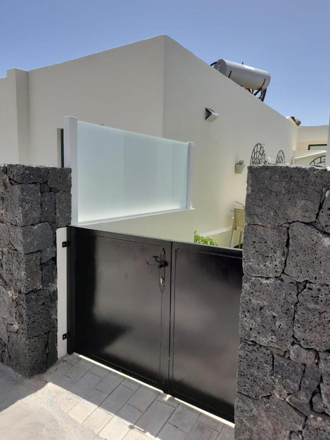 Bungalow Paseo Del Mar- Playa Roca Residence Sea Front Access - Free Ac - Wifi Costa Teguise Bagian luar foto